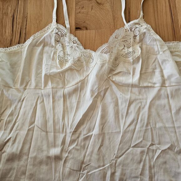 Vtg J.C. Penney Lingerie Camisole Tanktop Size 46/42 Slip Top Blouse‎ Non-Cling - Picture 3 of 7